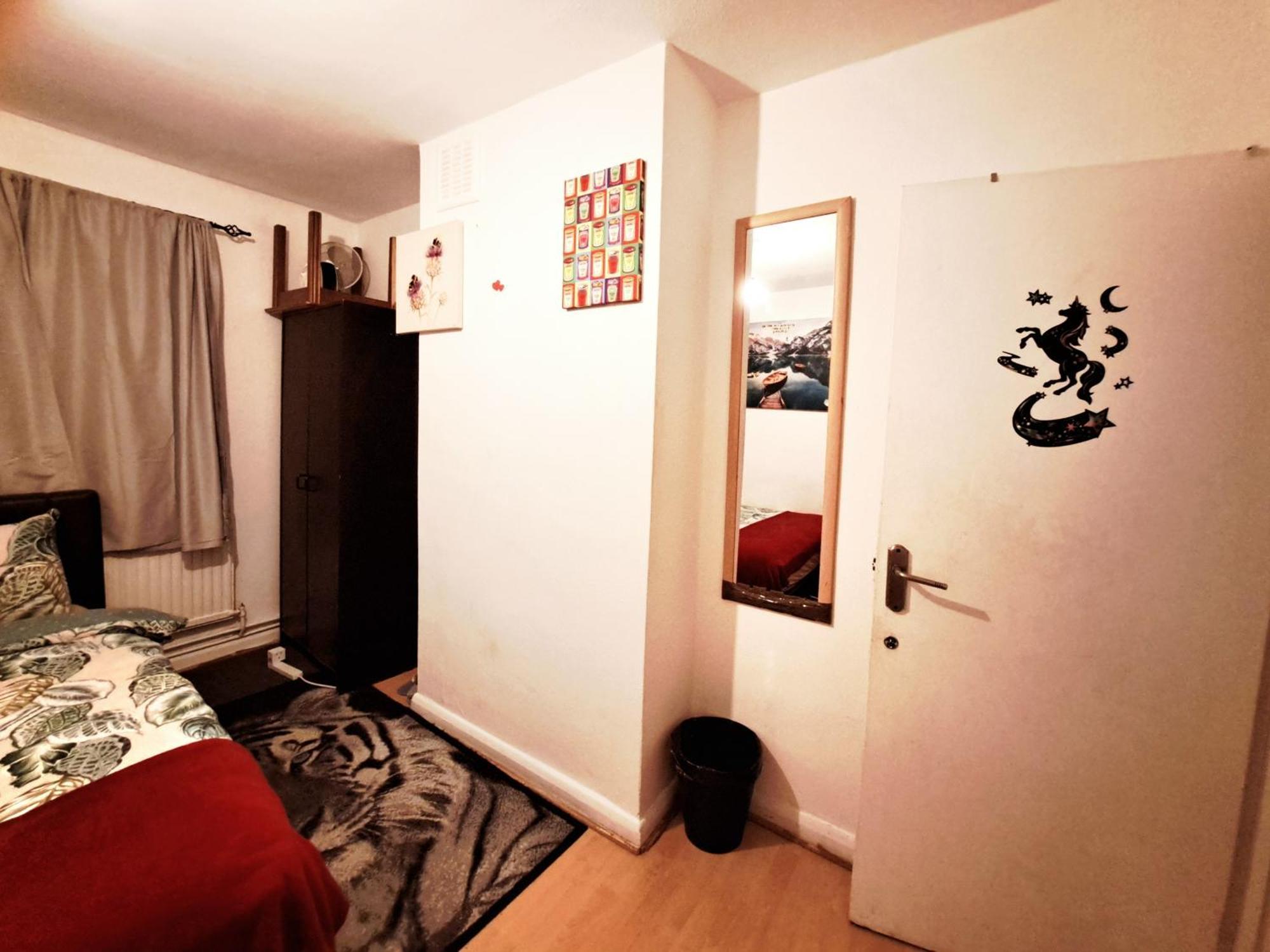 Merciful King Room, In Zone 2-3 London Bilik gambar